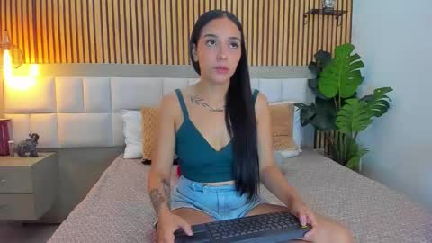 roseaurora online show from November 1, 12:51 pm