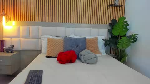 roseaurora online show from November 7, 12:49 pm