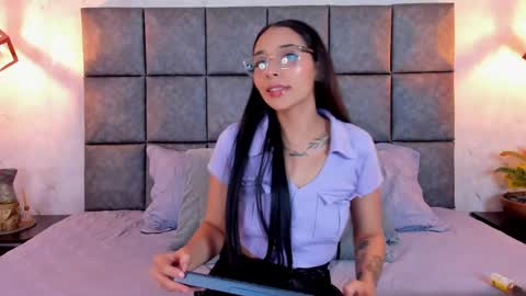 Snapshot of roseaurora chatting on May 4, 12:01 pm roseaurora online show from May 4, 12:01 pm