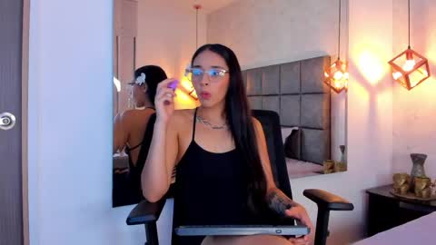 Snapshot of roseaurora chatting on May 6, 11:15 am roseaurora online show from May 6, 11:15 am