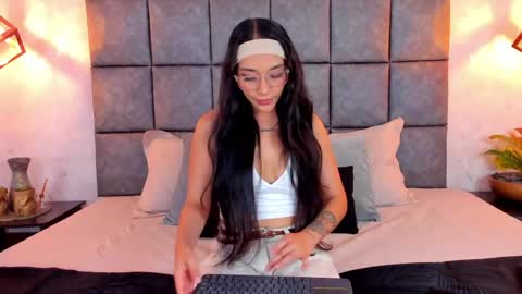 Snapshot of roseaurora chatting on May 14, 10:33 am roseaurora online show from May 14, 10:33 am