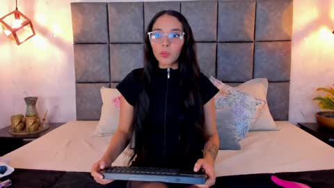 Snapshot of roseaurora chatting on May 29, 10:35 am roseaurora online show from May 29, 10:35 am