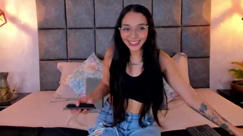 Snapshot of roseaurora chatting on June 1, 10:39 am roseaurora online show from June 1, 10:39 am