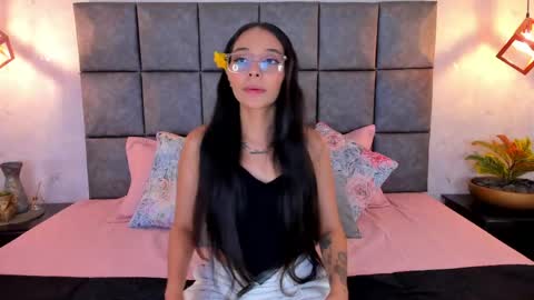 Snapshot of roseaurora chatting on June 7, 10:41 am roseaurora online show from June 7, 10:41 am