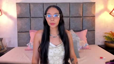 Snapshot of roseaurora chatting on June 9, 10:38 am roseaurora online show from June 9, 10:38 am