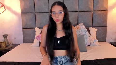 Snapshot of roseaurora chatting on June 15, 10:39 am roseaurora online show from June 15, 10:39 am