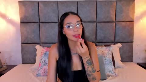 Snapshot of roseaurora chatting on June 16, 10:40 am roseaurora online show from June 16, 10:40 am