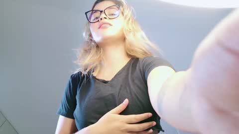 rosedelic online show from December 6, 3:08 am