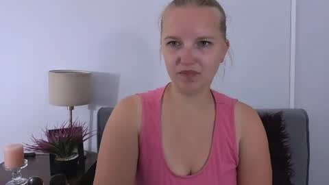 Snapshot of rosehypnotic chatting on July 8, 7:35 am Rose online show from July 8, 7:35 am