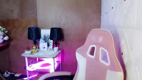 Snapshot of rosella_xx chatting on October 4, 2:59 pm TONETH online show from October 4, 2:59 pm