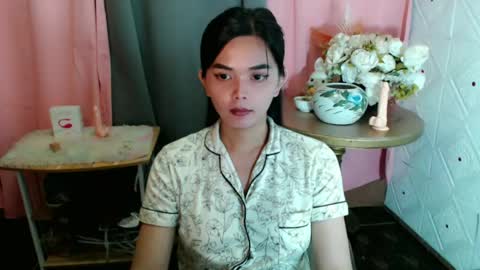 Snapshot of rosella_xx chatting on June 25, 9:47 am TONETH online show from June 25, 9:47 am