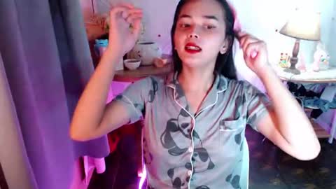 Snapshot of rosella_xx chatting on July 20, 7:44 am TONETH online show from July 20, 7:44 am