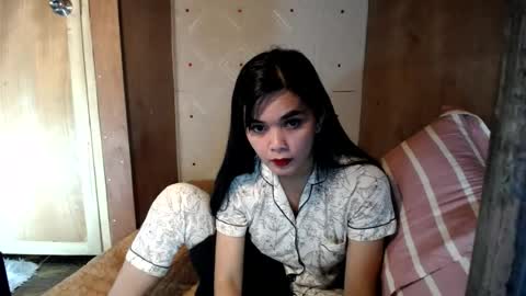 Snapshot of rosella_xx chatting on August 3, 3:27 pm TONETH online show from August 3, 3:27 pm