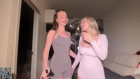 Sophie and Sarah online show from March 17, 6:44 pm