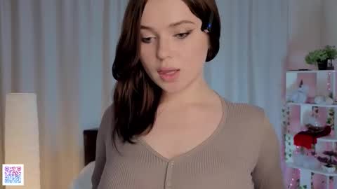 Graise online show from October 7, 5:43 pm