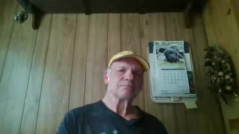 roses2u1958 online show from April 28, 4:23 pm