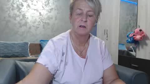 Lovepinklilly online show from February 8, 6:22 pm