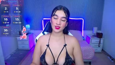 Snapshot of roses_liittle_ chatting on April 16, 12:44 am roses_liittle_ online show from April 16, 12:44 am