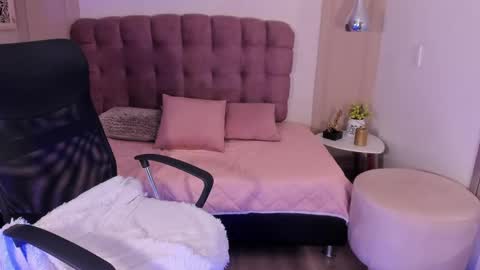Snapshot of rosetaylorla chatting on April 25, 2:25 pm Rose Taylor online show from April 25, 2:25 pm