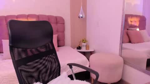 Snapshot of rosetaylorla chatting on May 26, 12:56 pm Rose Taylor online show from May 26, 12:56 pm