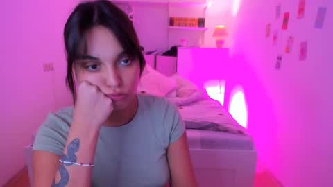 Roshelle online show from February 22, 1:13 pm