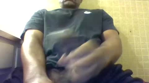 Snapshot of roshun69 chatting on May 6, 9:09 pm Roshun Haynes online show from May 6, 9:09 pm
