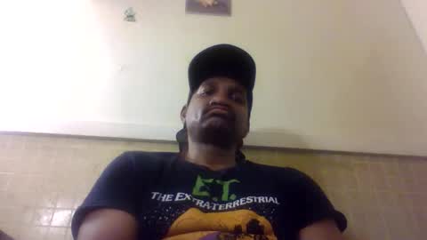 Snapshot of roshun69 chatting on June 6, 7:35 am Roshun Haynes online show from June 6, 7:35 am