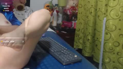 Snapshot of roshy_multisquirt chatting on June 11, 4:05 pm roshy online show from June 11, 4:05 pm
