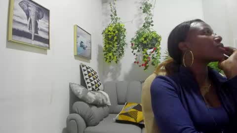 rosi_cooper online show from May 1, 10:42 am