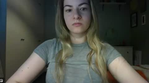 Snapshot of rosie_june chatting on June 11, 6:44 am Rosie online show from June 11, 6:44 am