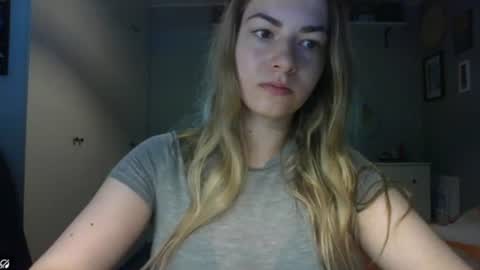 Snapshot of rosie_june chatting on July 13, 6:38 am Rosie online show from July 13, 6:38 am