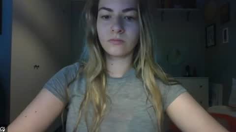 Snapshot of rosie_june chatting on July 16, 6:41 am Rosie online show from July 16, 6:41 am