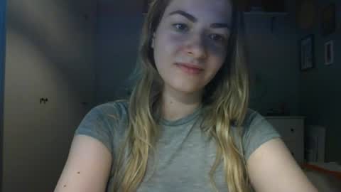 Snapshot of rosie_june chatting on July 21, 6:49 am Rosie online show from July 21, 6:49 am