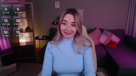 Snapshot of rosie_mac chatting on November 3, 2:02 am Rosie online show from November 3, 2:02 am