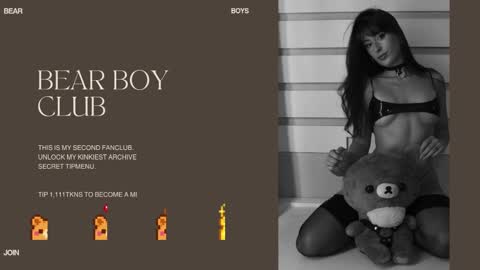 Snapshot of rosiebones chatting on June 8, 11:49 pm Rosie Bones online show from June 8, 11:49 pm