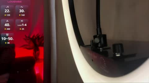 Snapshot of ross_lee chatting on April 7, 9:37 pm ross_lee online show from April 7, 9:37 pm