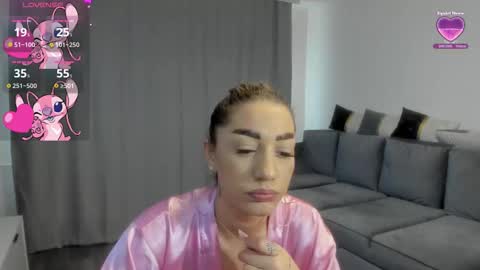 Snapshot of rossana_doll chatting on March 26, 9:15 am Rossa online show from March 26, 9:15 am