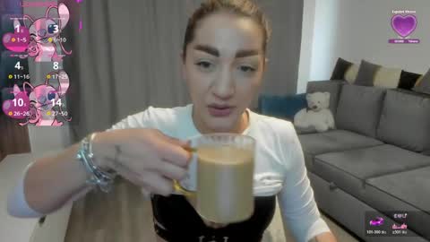 Snapshot of rossana_doll chatting on April 8, 8:25 am Rossa online show from April 8, 8:25 am