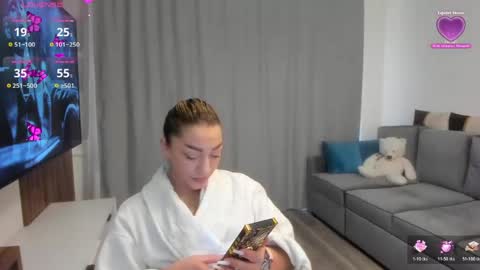 Snapshot of rossana_doll chatting on April 22, 7:00 am Rossa online show from April 22, 7:00 am