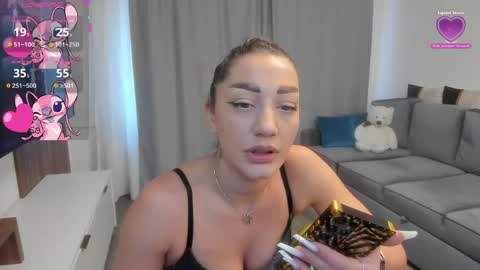 Snapshot of rossana_doll chatting on April 23, 6:58 am Rossa online show from April 23, 6:58 am