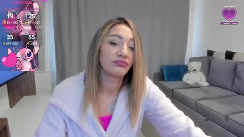 Snapshot of rossana_doll chatting on April 24, 7:22 am Rossa online show from April 24, 7:22 am