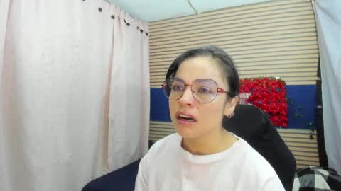 Snapshot of rosse_25 chatting on May 8, 1:27 pm Would you like to help me with supplementation and sports suits so I can compete in powerlifting online show from May 8, 1:27 pm