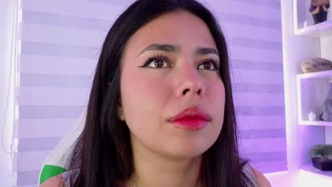 Snapshot of rosse_amyy chatting on June 5, 6:13 pm online show from June 5, 6:13 pm