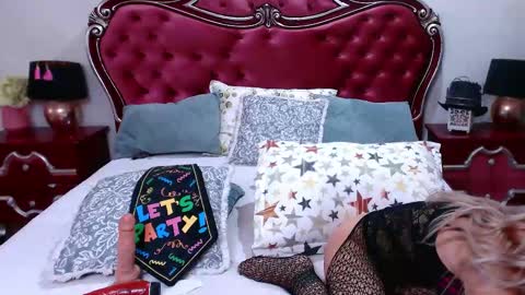 Snapshot of rossecougar_x chatting on November 15, 6:11 am Rosse Cougar online show from November 15, 6:11 am