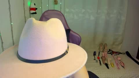 ROSSE DEMOND  online show from March 7, 9:56 pm