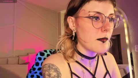 Snapshot of rossiie_hunt_ chatting on May 11, 4:04 pm rossiie_hunt_ online show from May 11, 4:04 pm