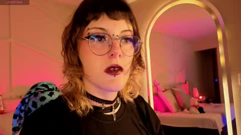 Snapshot of rossiie_hunt_ chatting on June 9, 12:28 pm rossiie_hunt_ online show from June 9, 12:28 pm