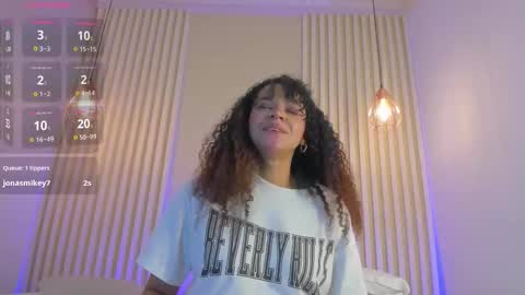 Snapshot of rossvega_ chatting on October 13, 8:31 pm Ross online show from October 13, 8:31 pm