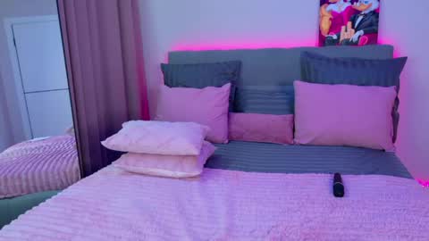 Snapshot of rossy_x_ chatting on May 27, 12:07 am Rossy 630 pm - 230 am online show from May 27, 12:07 am