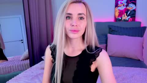 Snapshot of rossy_x_ chatting on June 5, 1:01 am Rossy 630 pm - 230 am online show from June 5, 1:01 am